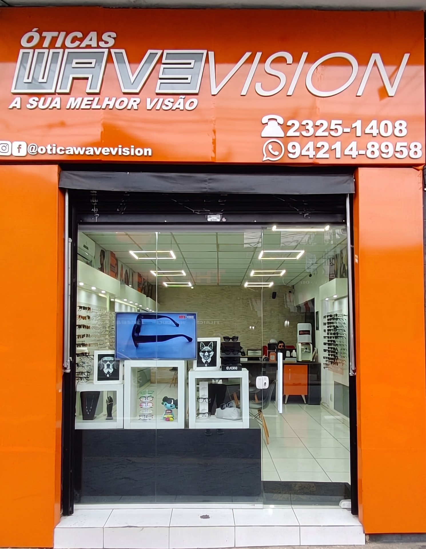 Fachada da loja Óticas Wave Vision na Rua Carijós, em Santo André